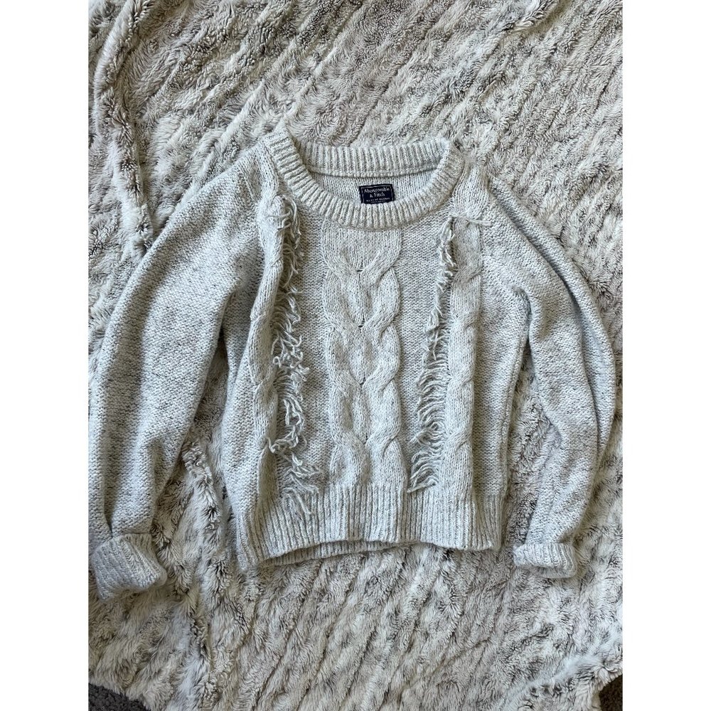 Abercrombie & Fitch light grey cableknit crop with fringe detail